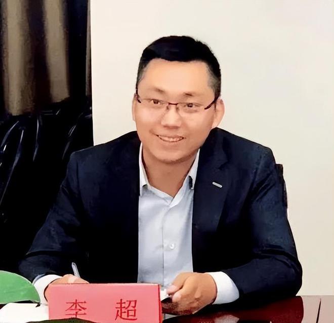 33岁任县委书记！“85后”清华博士再履新职