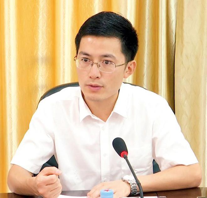 33岁任县委书记！“85后”清华博士再履新职