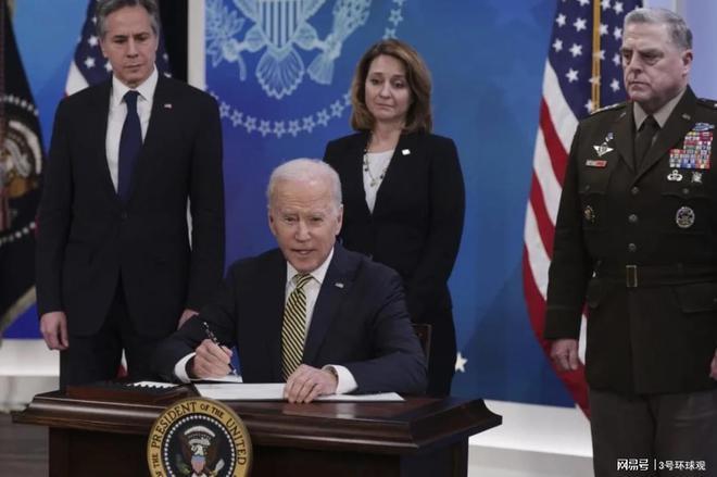 西方职业军人改头换面，进入乌克兰？俄外长暗示了他们的危险处境