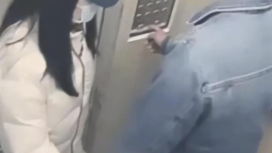 妻子曝光公务员丈夫出轨女同事，当事人称“拥抱很浅”是在安慰，纪委介入调查