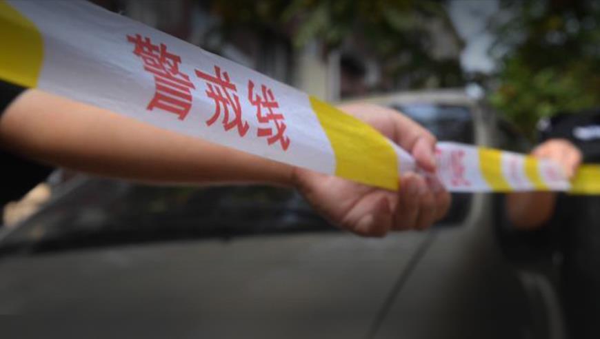 北京海淀警方：一男子驾车强行进入中学校园挟持学生，已被当场控制