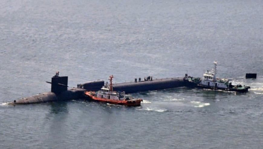 美国“俄亥俄”级核潜艇驶入韩国釜山港口