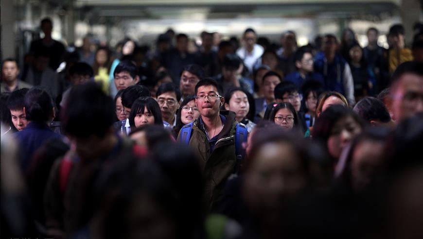 浙江大学资深教授、共享与发展研究院院长李实：我国中等收入群体已达4.6亿，一个月挣3000元左右就算