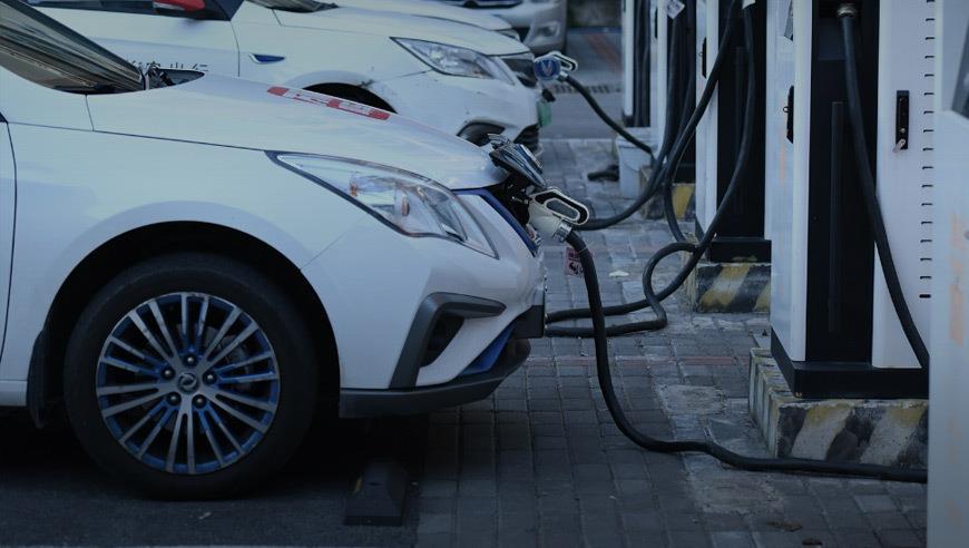 三部门：新能源汽车免征购置税延续至2025年底，2026-2027年减半征收