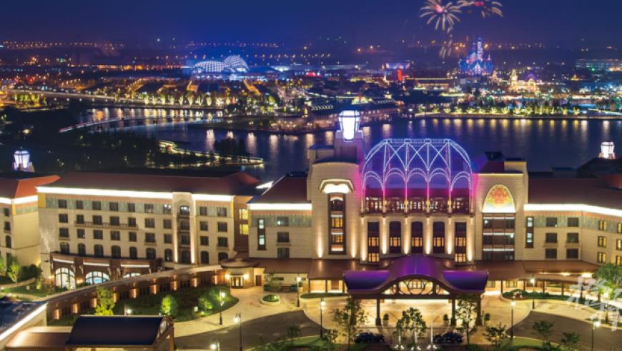 游客进入上海迪士尼又遇“翻包检查”，迪士尼工作人员：入园必须安检，部分食物不能入园