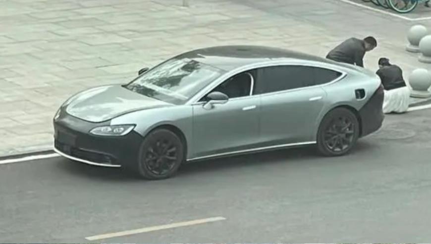 卖教辅、当房东，一年营收1400亿元，新华书店活成“隐形大佬”