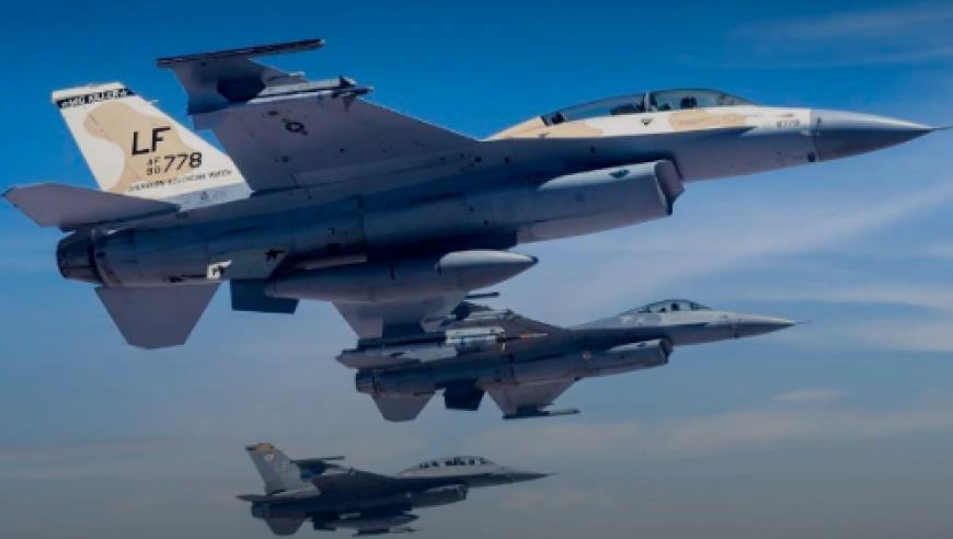 安徽“抢教授话筒”学生高考387分？知情人：谣言