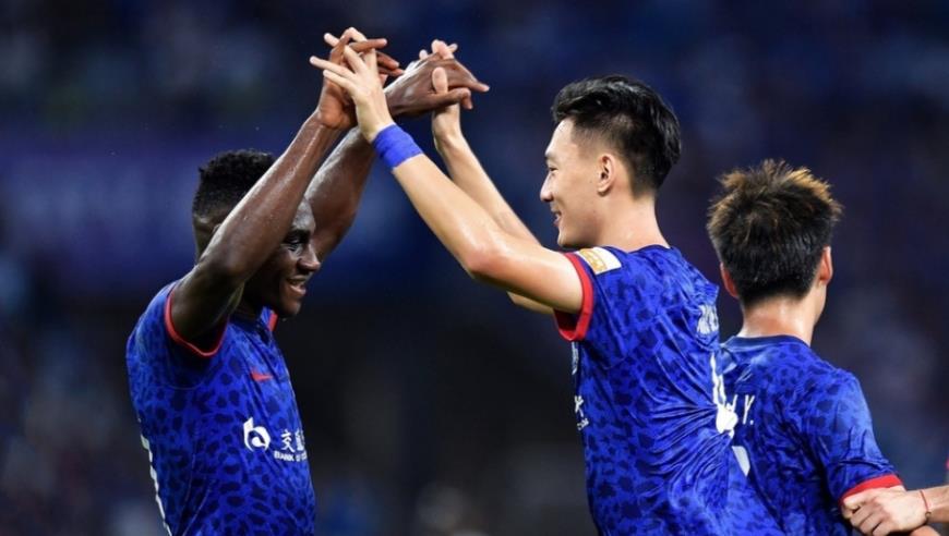 卡德罗夫晒与普京合影，称两人讨论车臣共和国社会经济形势等话题