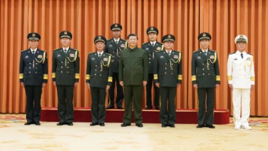 告诫女生“不要上文学的当”，72岁复旦教授又火了