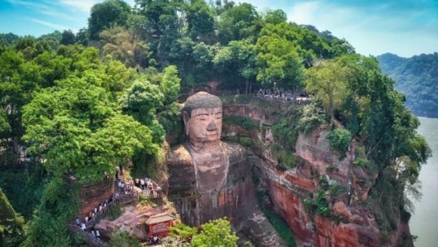 新华社发文狠批“筑墙挡景”，被曝光景区的“墙”还能挺多久