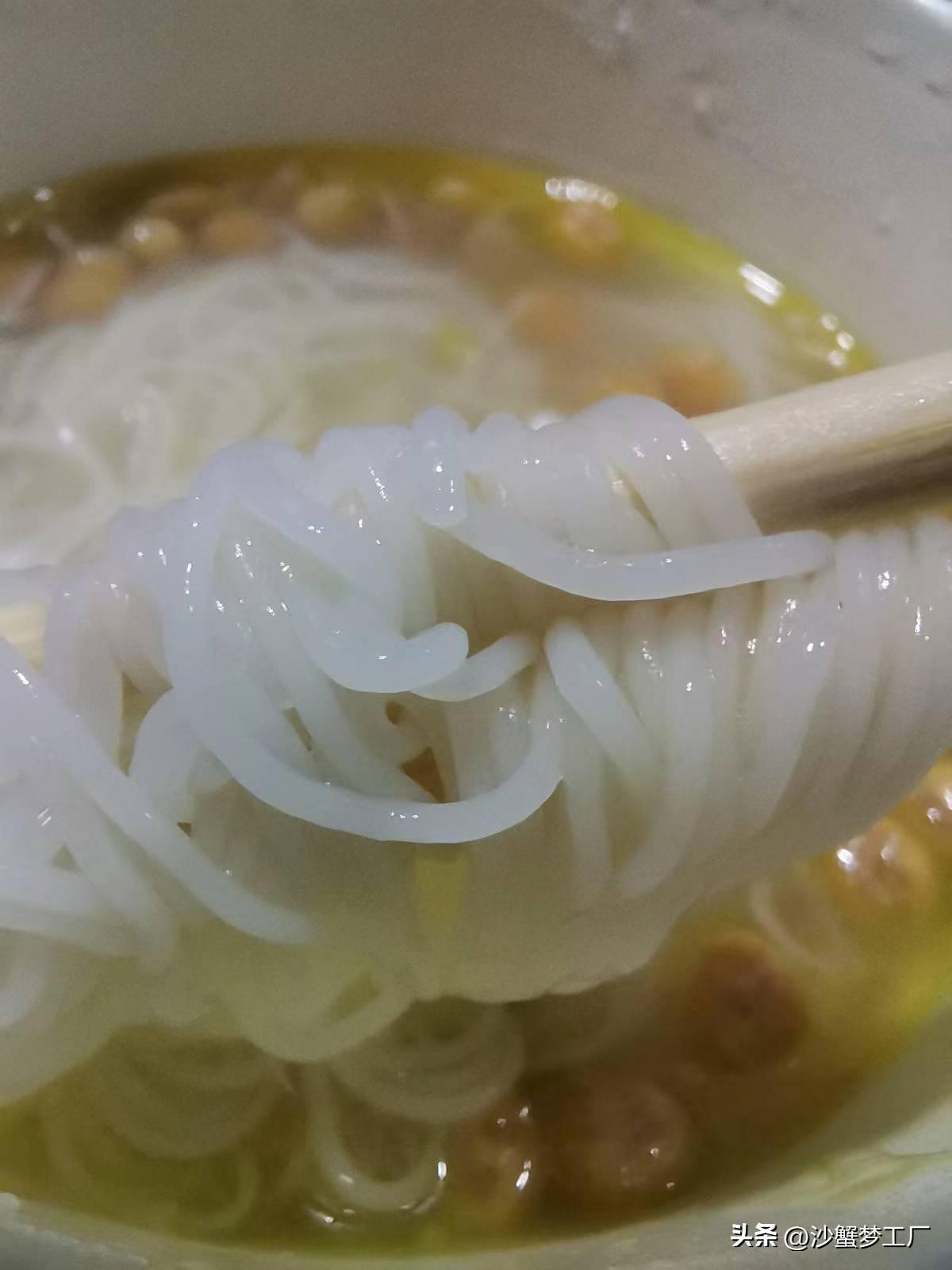 游客5L水桶带螺蛳粉,究竟是怎么一回事?