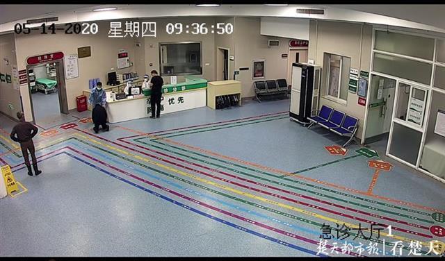 女孩不慎落水被救出后跪谢救命恩人,究竟是怎么一回事?