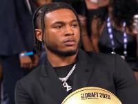 名记：听说惠特摩尔的膝盖有问题,究竟是怎么一回事?