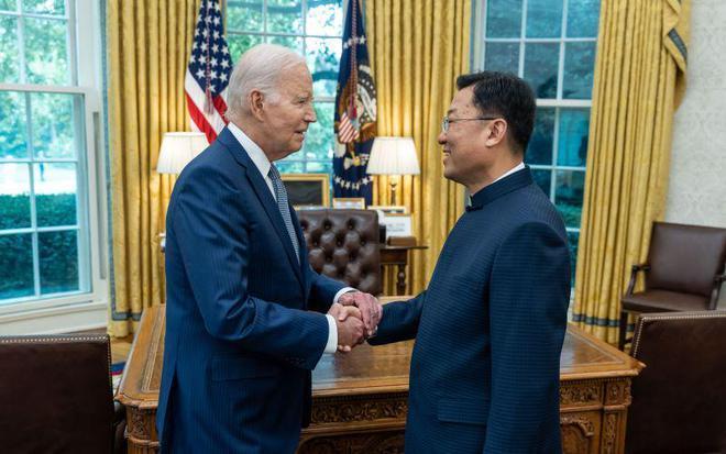 中国驻美大使谢锋向拜登递交国书