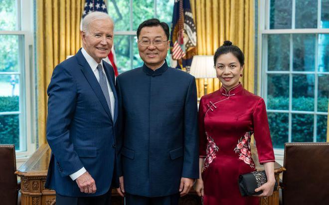 中国驻美大使谢锋向拜登递交国书