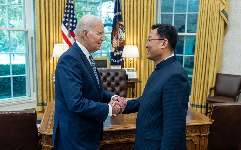 中国驻美大使谢锋向美国总统拜登递交国书