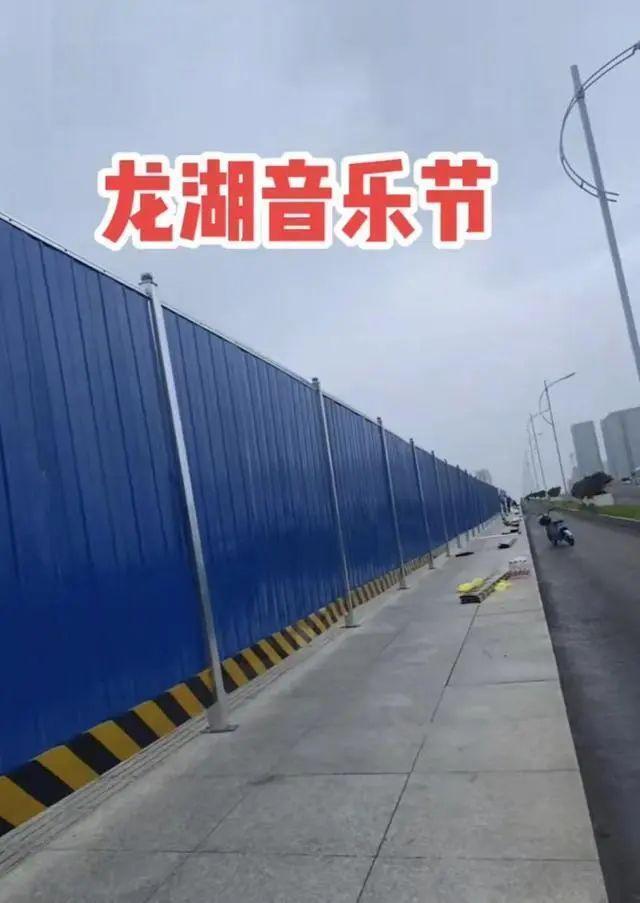 记者采访“大桥上建围挡”，被官员反问：多宣传好的不行吗？