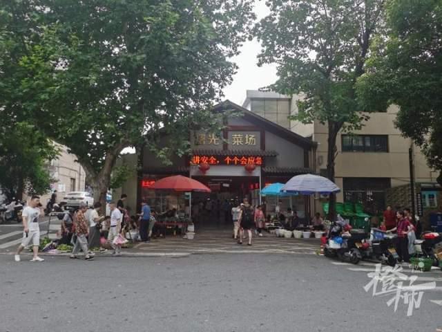 浙江金华女孩高考705分，父母打8.8折庆祝的凉菜摊关门歇业！知情人：突然全网关注压力很大，一家人出远门了