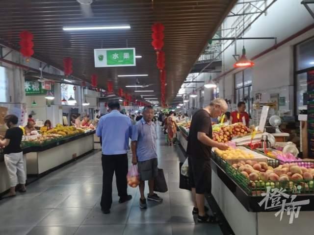 浙江金华女孩高考705分，父母打8.8折庆祝的凉菜摊关门歇业！知情人：突然全网关注压力很大，一家人出远门了