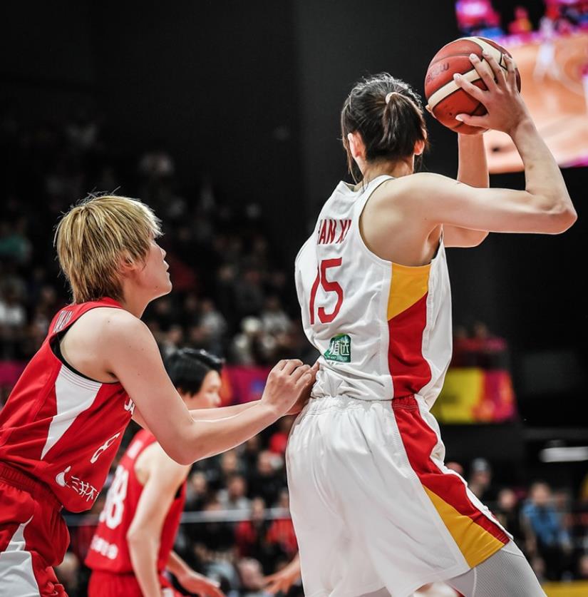 韩旭成亚洲杯MVP创纪录：采访笑称夺冠咯！领三奖露齿大笑太俏皮