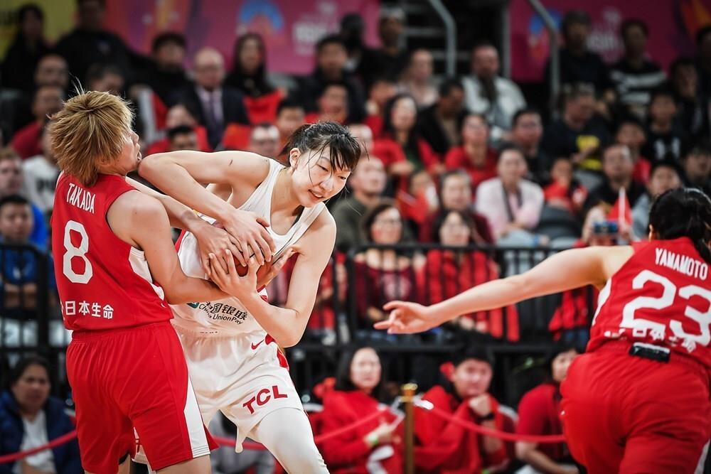 韩旭成亚洲杯MVP创纪录：采访笑称夺冠咯！领三奖露齿大笑太俏皮