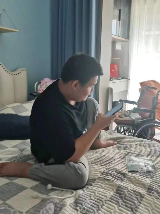 “轮椅男孩”超一本线110分!他心仪的大学温暖回应