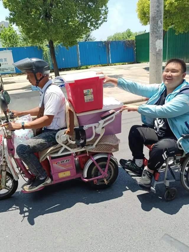 “轮椅男孩”超一本线110分!他心仪的大学温暖回应