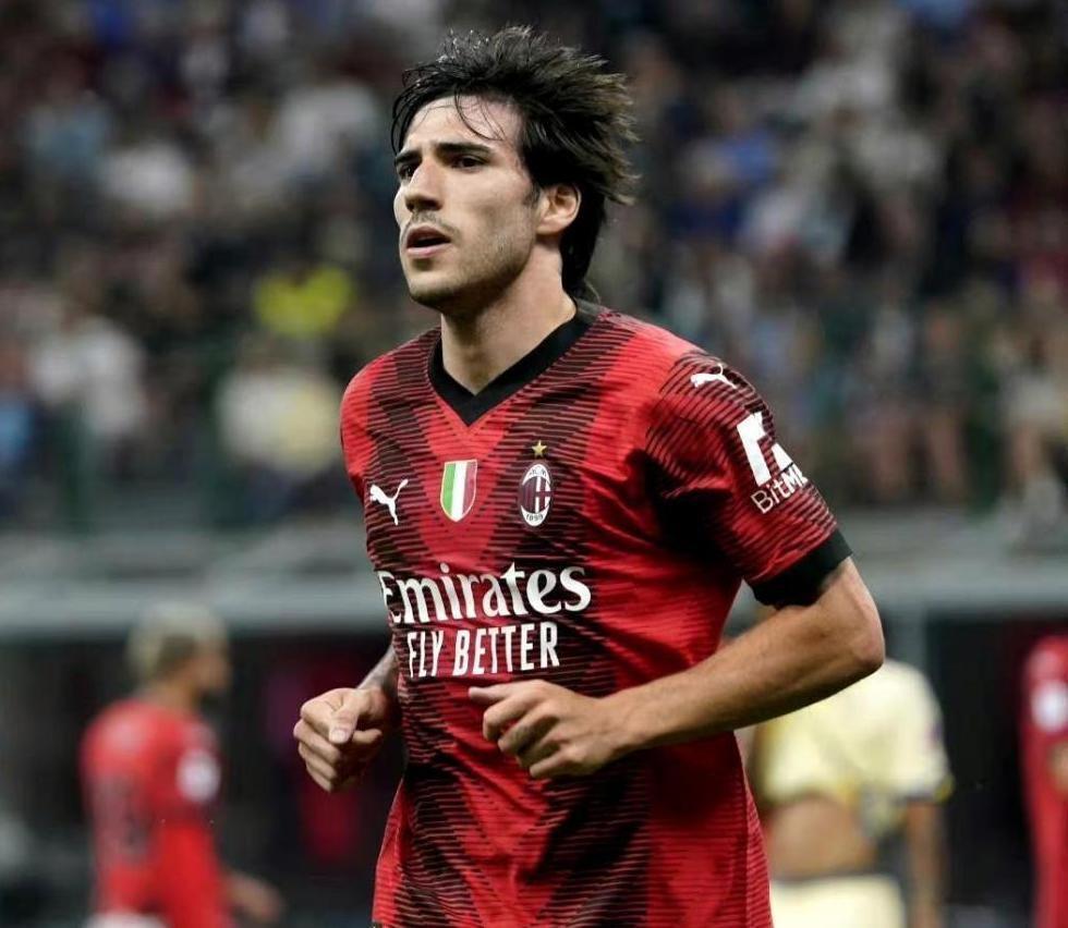 意大利标王！纽卡官宣米兰王牌加盟！转会费7000万欧签5年，薪水翻3倍