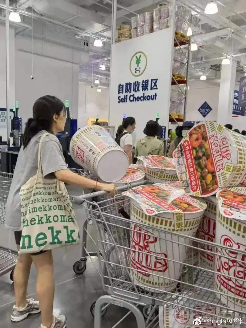 “开售15分钟卖完，一天仅50个名额”！深圳疯抢网红泡面桶，已被炒至1999元