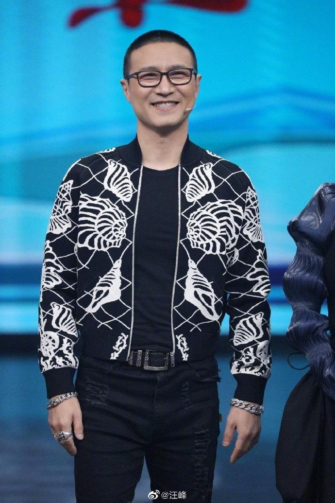 “汪峰玄学”又灵验了！汪峰刚宣布上海演唱会新曲目，蔡徐坤同时发文回应一夜情堕胎传闻，一分一秒都不差