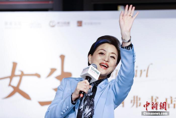 杨澜一持股公司270万财产被冻结,发生了啥?