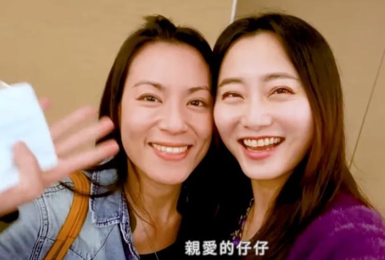 七朵花成员周雳岑去世年仅35岁，陈乔恩发文悼念，丈夫到灵堂送别