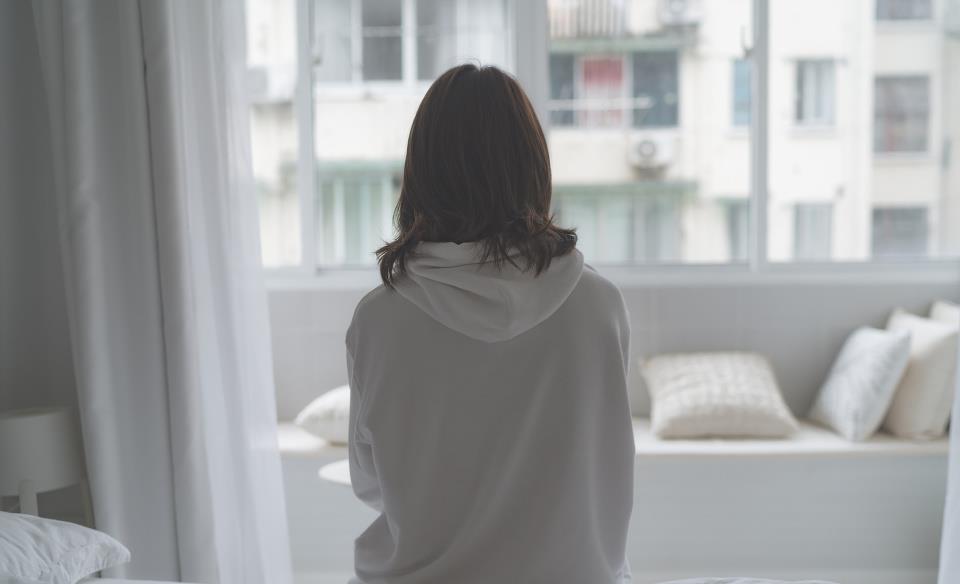 24岁不上班，她回家当“全职女儿”：每天给全家7口人做晚饭