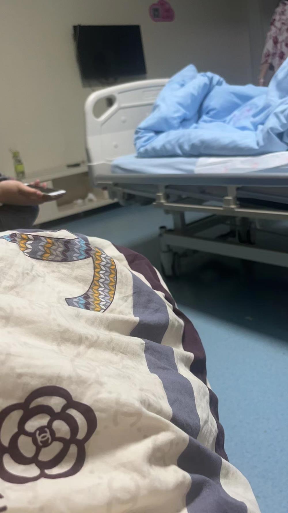 24岁不上班，她回家当“全职女儿”：每天给全家7口人做晚饭