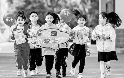 部分地区中小学学位预警背后，如何保障“就近上”“上好学”