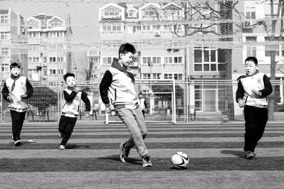 部分地区中小学学位预警背后，如何保障“就近上”“上好学”