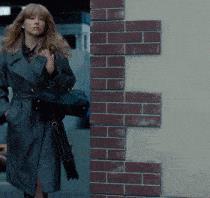 Prada选错代言人了吗？郑爽、李易峰接连塌房，这次是蔡徐坤