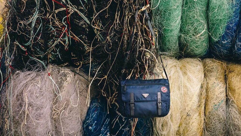 Prada选错代言人了吗？郑爽、李易峰接连塌房，这次是蔡徐坤