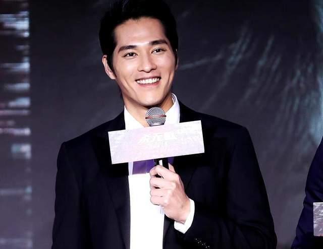 蓝正龙承认已经与周幼婷离婚，称现在是好朋友，证实九年婚姻结束