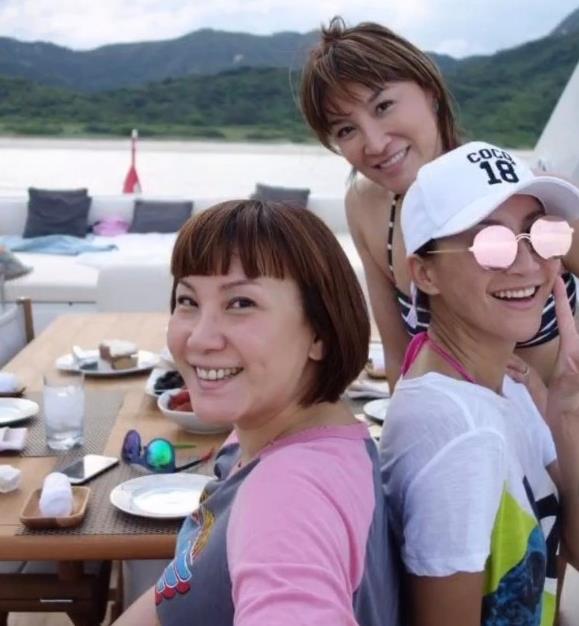 港媒曝李玟自杀内情:病重时丈夫神隐未关心,俩继女也不管不顾