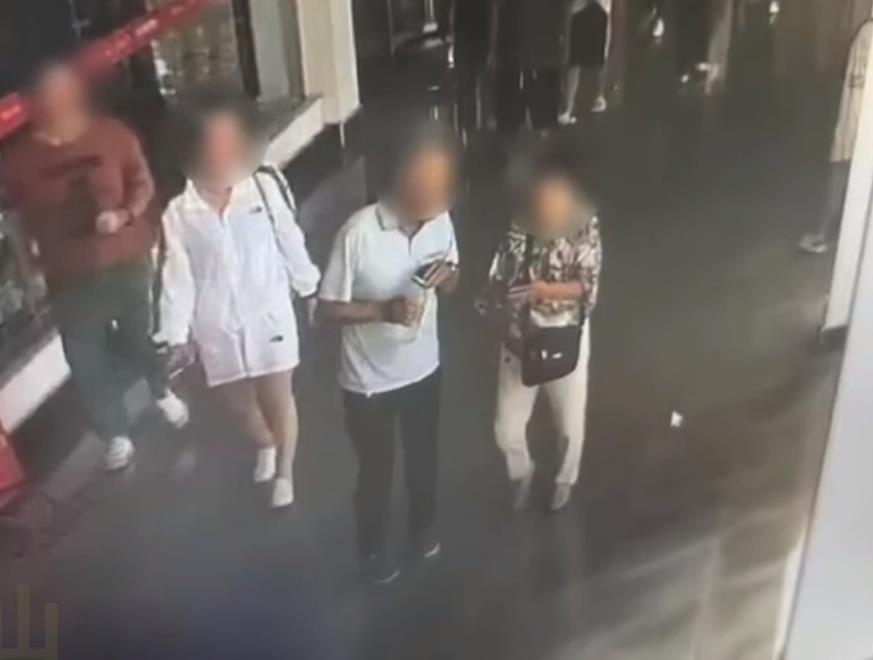 男子手机被大妈捡走开定位狂追100多公里找回：从平顶山追到洛阳白云山，还跟着爬了半座山，大妈当时都懵了