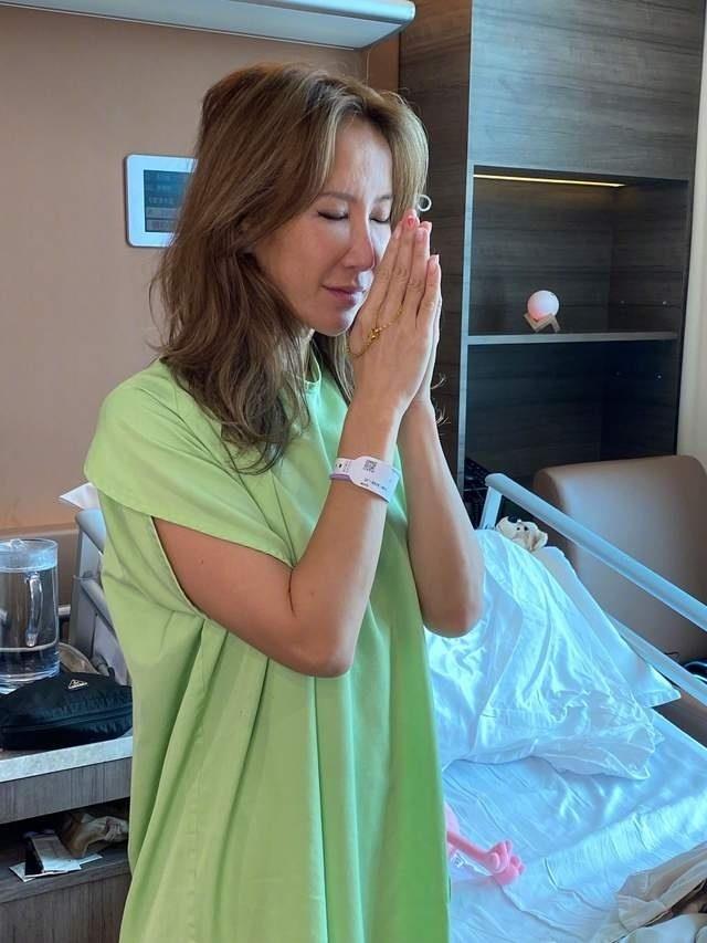 李玟因抑郁症去世，4个月前曾称天生左腿有缺陷：一直靠右腿支撑全身，忍受很多年了，已无法正常生活