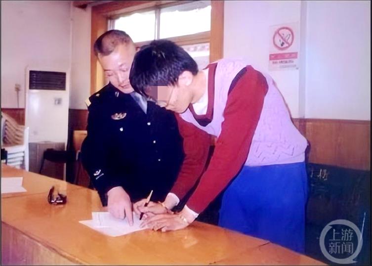 当年硫酸泼熊的清华学生成中科院专家 单位：犯个错就不能找工作了吗