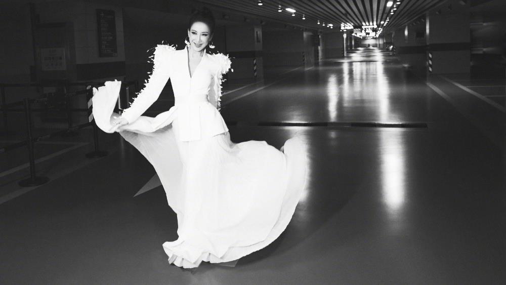 港媒曝李玟用指甲刀钳割腕自杀，富豪老公或有份分割超9亿元遗产