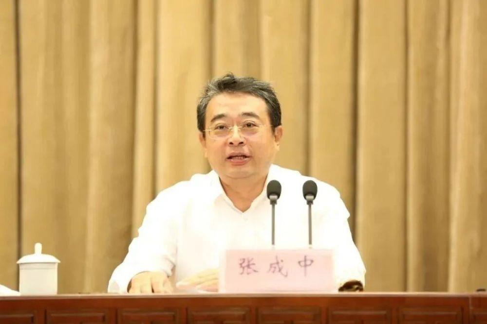 这个重要岗位今年已有五人履新，他是全国最年轻省委政法委书记