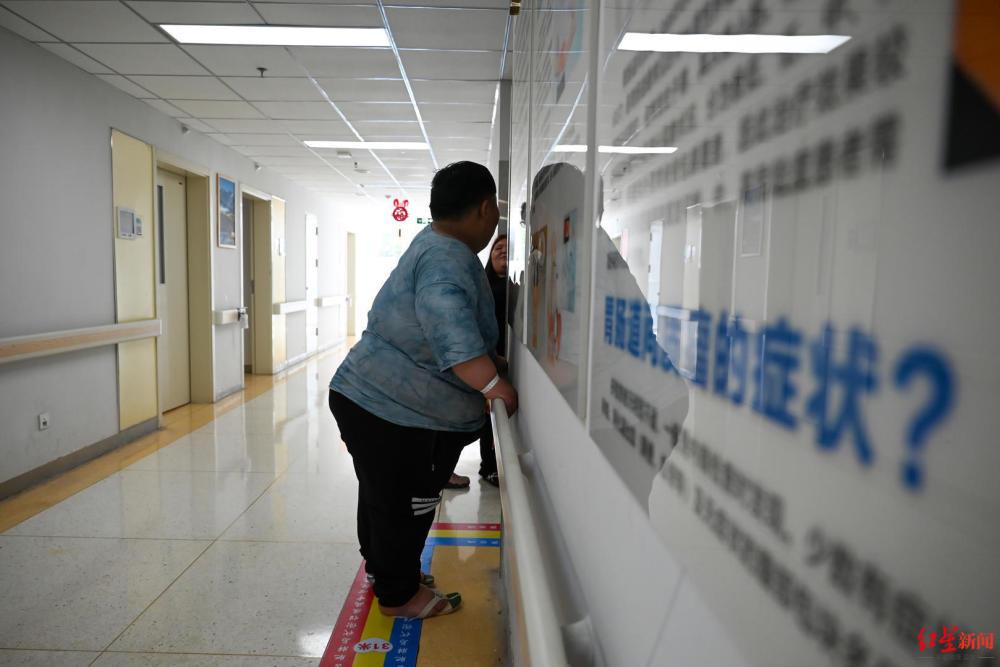 四川姐弟俩总体重超800斤，一起接受手术减重 医生：BMI超28应尽早干预