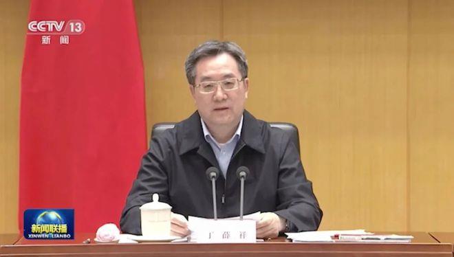 补充回应仍不“尽兴”，国新办发布会后，教育部部长为何罕见走下会场再与记者交流起了这个话题……