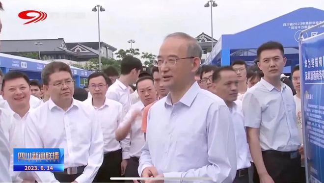 补充回应仍不“尽兴”，国新办发布会后，教育部部长为何罕见走下会场再与记者交流起了这个话题……