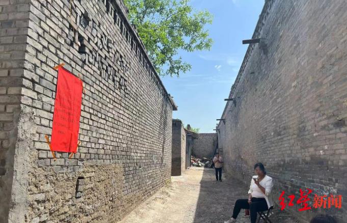 探访被逼吃粪便的12岁男孩老家 村民：欺凌者兄妹由爷爷奶奶照顾 平时比较调皮