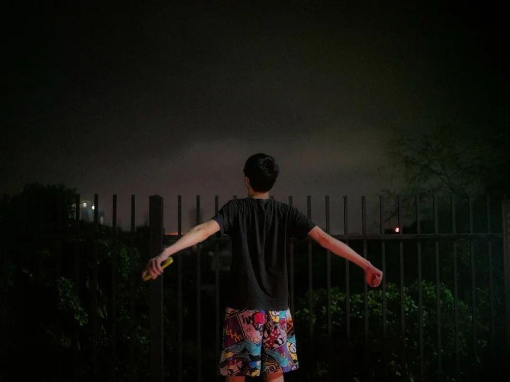 “卷不动了”的网约车司机：有人连着5天睡车里，有人12小时挣150块